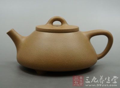 “子冶石瓢”是紫砂传统经典的款式,心态雅致,舒展挺拔、端庄稳重、刚中有力 “子冶石瓢”是紫砂传统经典的款式,心态雅致,舒展挺拔、端庄稳重、刚中有力