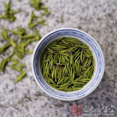 綠茶是近幾年來(lái)為人所津津樂(lè)道的養(yǎng)生飲品