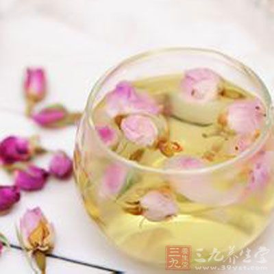 “黄脸婆”喝玫瑰花茶