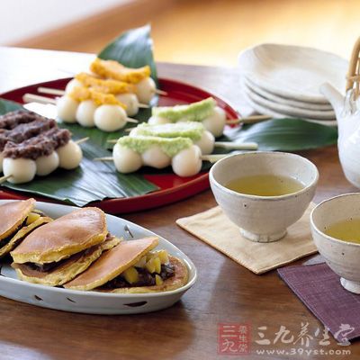 一些不好的饮食习惯(比如饮食不规律、吃的太快太饱，平常喜欢暴饮暴食等等)