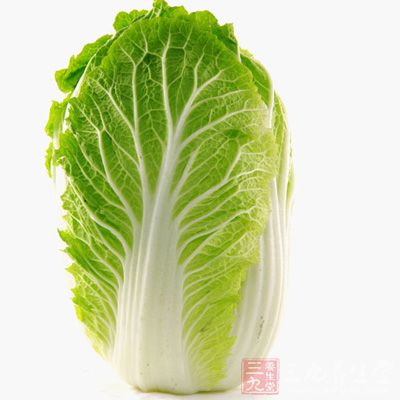 大白菜心3个洗净切碎，大葱根6个，煎汤1碗，加红糖适量，趁热服下