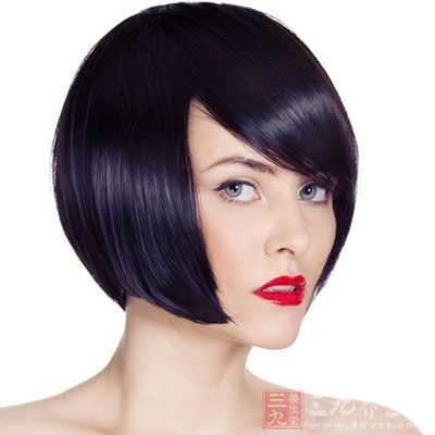 <em>头发出油</em>厉害怎么办 这样做还你清爽秀发