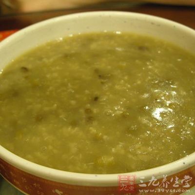 石膏粉30克，粳米、绿豆各适量