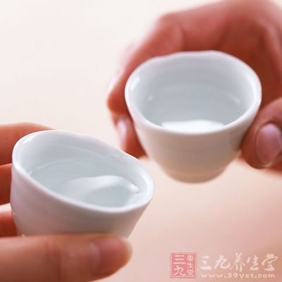 山东112岁老太<em>头发由白变黑</em> 医生称因肾气足(