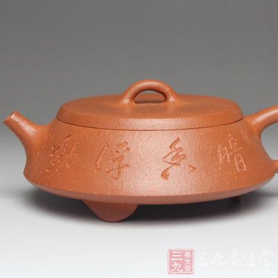 紫砂壶之美可归纳为：造型美、材质美、适用美、工艺美、品位美之五类