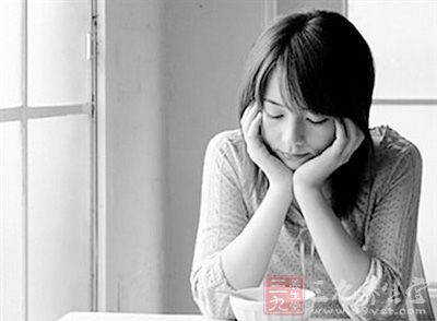 22岁女孩子在工资上班一个月拿1800的症状是宾馆宫颈糜烂的女生图片