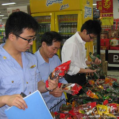 济南市济阳县:学校周边商店卖不合格食品被查