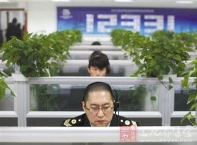 在去年受理的3689件投诉举报中，食品投诉举报3049起
