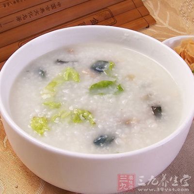 病人宜食稀软的食物，如稀粥