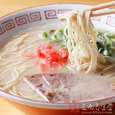 面條、饅頭和豆類也要少吃，它們更容易造成O型血的人長胖，也包括餅干