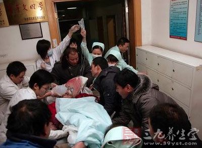 江都一女生课间突然倒地身亡 疑心脏病发作