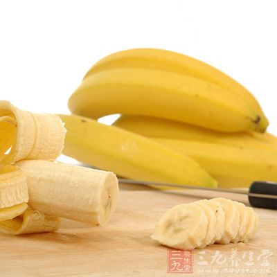 香蕉捣碎成泥+牛奶+蜂蜜