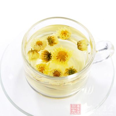 用胎菊泡的菊花茶，味纯正，浓冽，色泽金黄