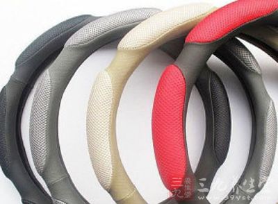 选装一个柔软方向盘把套 选装一个柔软方向盘把套