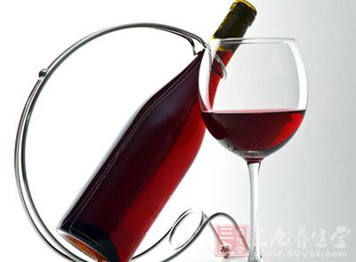 喝红酒的好处 喝红酒美容减肥利于消化