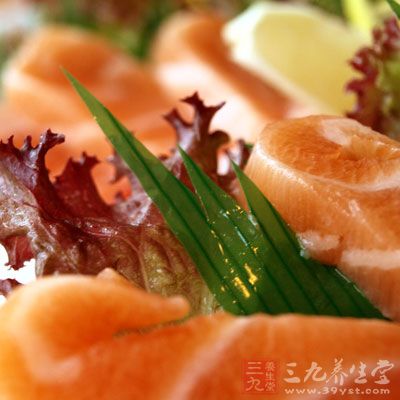 鳄梨和三文鱼几乎不含糖分,又可改善葡萄糖耐量和降低血脂量,是糖尿病人和心血管患者难得的高脂低糖食品 鳄梨和三文鱼几乎不含糖分,又可改善葡萄糖耐量和降低血脂量,是糖尿病人和心血管患者难得的高脂低糖食品