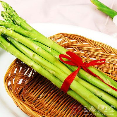 芦笋叶中的氨基酸和矿物质浓度比芦笋更高,解酒护肝效果更好 芦笋叶中的氨基酸和矿物质浓度比芦笋更高,解酒护肝效果更好