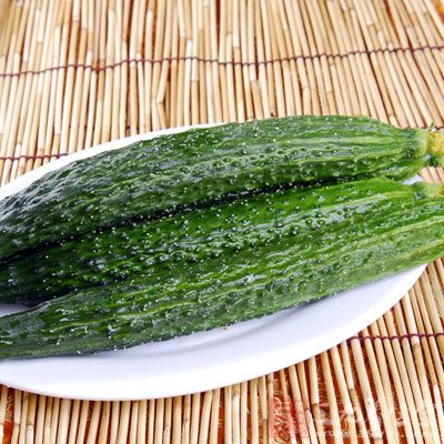 黄瓜中含有大量水分,被很多人视为补水佳品 黄瓜中含有大量水分,被很多人视为补水佳品