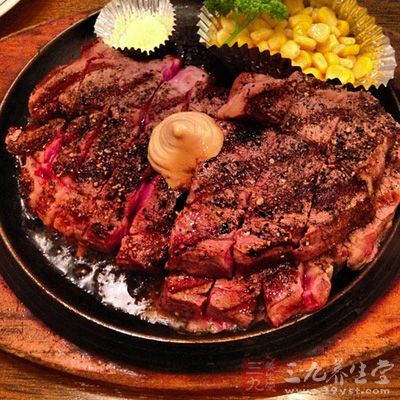 生活中許多的男性都是肉食性動(dòng)物，男人們覺得只有吃肉才可以獲得能量