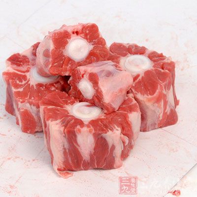 这时很多血水就会被泡出来。倒掉血水,再加水泡 这时很多血水就会被泡出来。倒掉血水,再加水泡