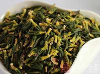 莲子心煮粥或莲子心泡樟芝粉喝