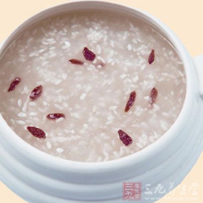 糯米浸泡2小时,取350克制成甜酒 糯米浸泡2小时,取350克制成甜酒