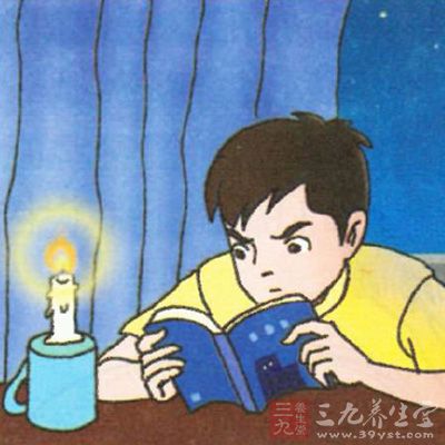 不要在強(qiáng)光下看書