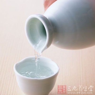 忌煙酒，不飲用過濃的咖啡。