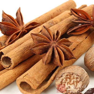 肉桂有助于平衡血糖，柠檬和醋有降低血糖的作用