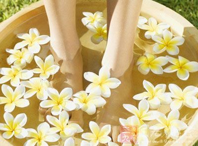 足疗保健 夏天泡脚有哪些好处