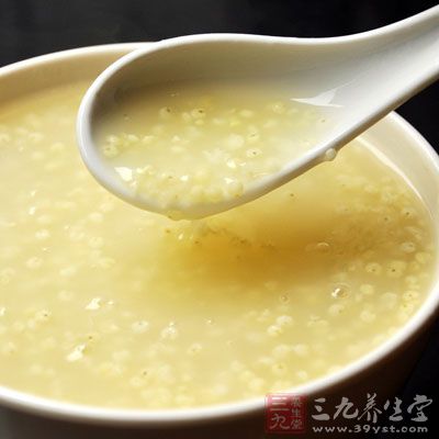 小米粥、绿豆汤也是不错的选择