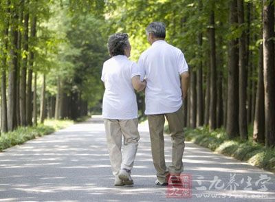 散步能大幅改善思维能力，而拉伸运动基本没有影响