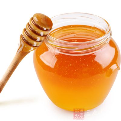 往变温的菊花茶里加入4片柠檬片和5汤匙蜂蜜 219077-120Z512305219