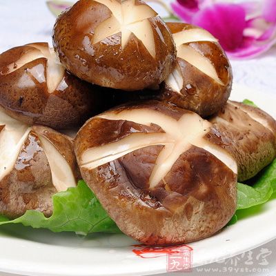 香菇等食物，也因?yàn)楦缓恍┓菭I(yíng)養(yǎng)素，但有益人體的物質(zhì)，也認(rèn)為與提升免疫力有關(guān)