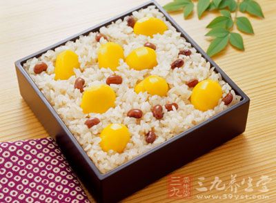 点评:板栗是壳类果实中脂肪含量低的,这款栗子炒饭可以强化肠道 点评:板栗是壳类果实中脂肪含量低的,这款栗子炒饭可以强化肠道