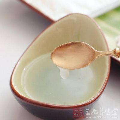 取适量葛粉用冷水稀释成葛粉汁