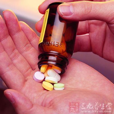 平时所吃的油腻、辛辣及化学合成的药物会加重肝脏的负担致使血液循环不畅