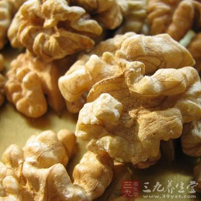 取桃仁1两，用食油2两炸枯，过滤弃渣