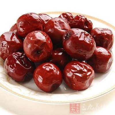 大枣10枚,甘草5克,共煮汤饮 大枣10枚,甘草5克,共煮汤饮