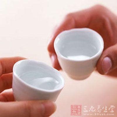 喝酒上脸的人真能喝酒吗 喝酒上脸的人真能喝酒吗