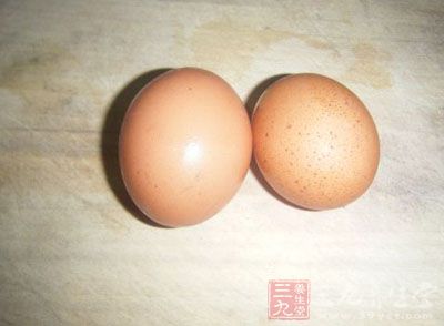 挑选新鲜的鸡蛋2个,清水半锅 挑选新鲜的鸡蛋2个,清水半锅