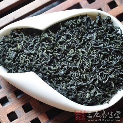 市場(chǎng)上有的茶葉雖然看起來(lái)色澤不錯(cuò)，但有可能是在制作過(guò)程中添加過(guò)某種化學(xué)原料