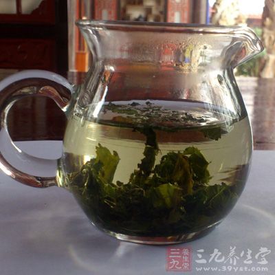 杜仲茶減肥沒有限制吃飯的必要，也不需要做運動。杜仲茶減肥與喝水的感覺一樣只需喝杜仲茶即可