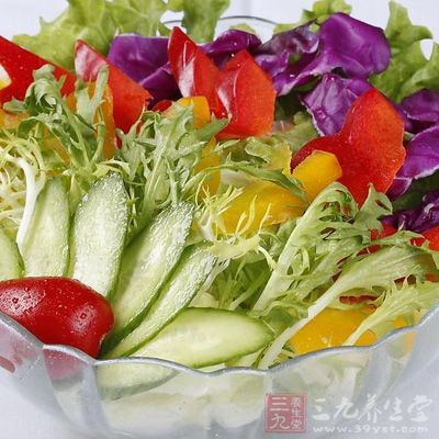 紅，黃菊苣(苦菊)各75克，青筍，胡蘿卜，藕各50克