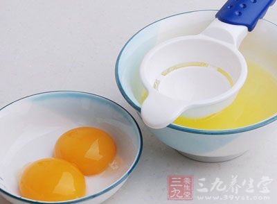 最近有一个很新奇的方法那就是吃蛋清可以缓解痛经