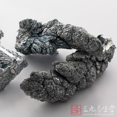 锌是一种化学元素，它的化学符号是Zn，它的原子序数是30，在化学元素周期表中位于第4周期、第IIB族