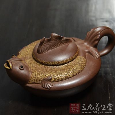 要養(yǎng)壺首先要選對壺，有的泥料不行的，費(fèi)盡心思也只是緣木求魚而已