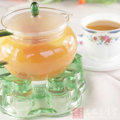 干桂圆60克，红枣50克，生姜15克，冰糖30克，红糖10克，清水500ML