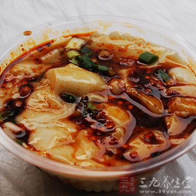 豆腐脑，其中所含有的大量矿物质以及微量元素都有利于增强食欲