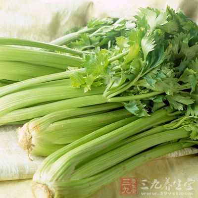 芹菜是高纤维食物具有抗癌防癌的功效